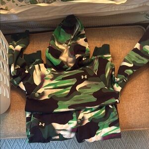 Under Armour Green and Black Camo Sweatshirt and pants matching set